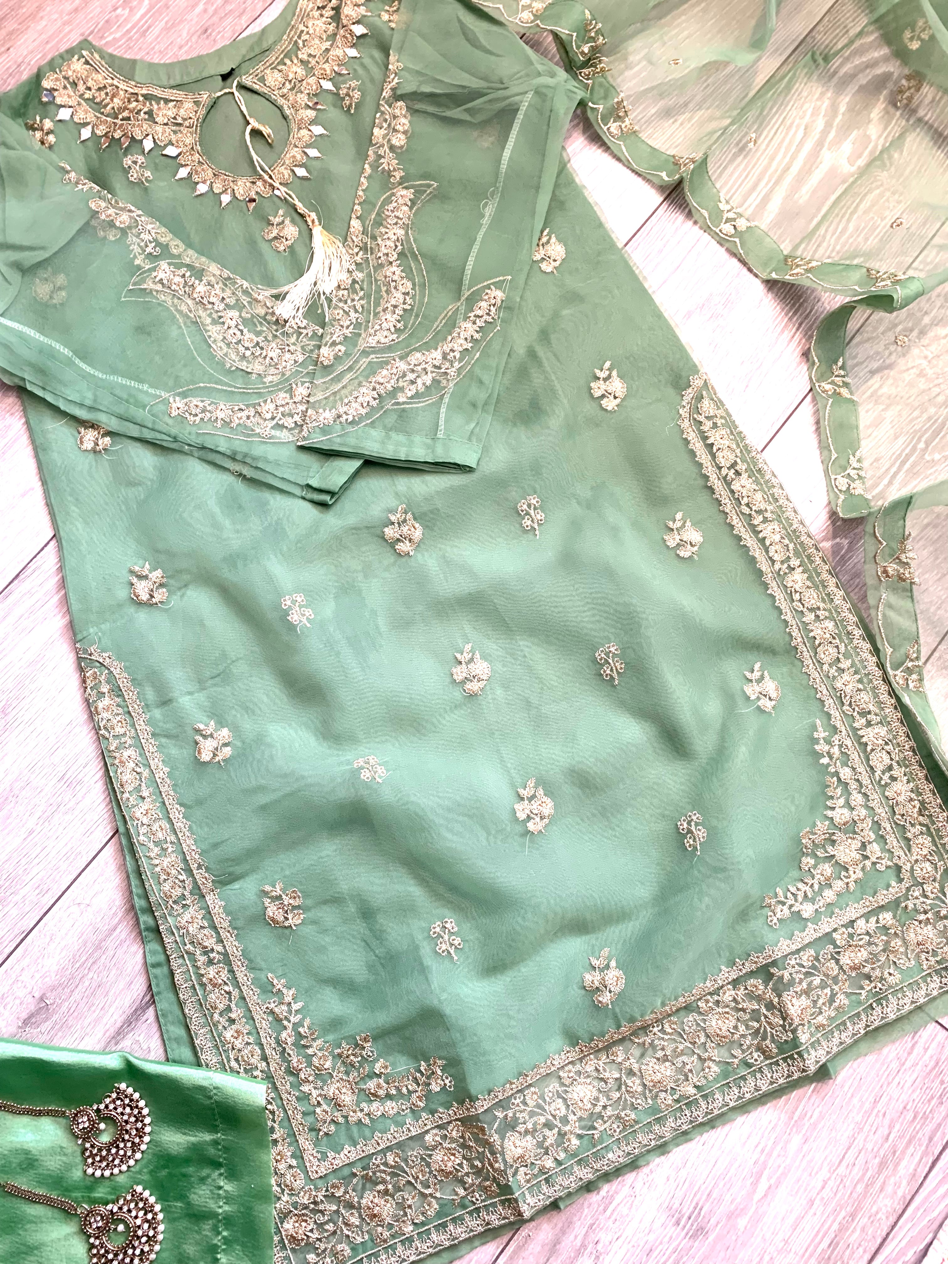 Mirrorwork embroided suit -03